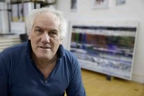 Deutscher Künstler Prof. Harald Fuchs im Interview in der Siebengebirgsallee 66 Köln (© Thomas Brill)