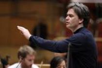 Britische Dirigent Edward Gardner leitet das Mahler Chamber Orchestra in der Philharmonie Köln (© Thomas Brill)