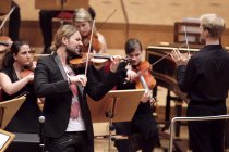 Deutsch/amerikanischer Violinist David Garrett gastiert in Begleitung des Verbier Festival Orchestra unter der Leitung des österreichische Geigers Christoph Koncz auf seiner "Klassik"-Tour in der Philharmonie Köln (© Thomas Brill)