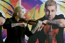 Deutsch/amerikanischer Violinist David Garrett präsentiert auf einer Pressekonferenz sein neues Album "Millennium Symphony" und Tour, die ihn am 03. April 2025 in die Kölner Lanxess-Arena führen wird in der Kölner Flora (© Thomas Brill)