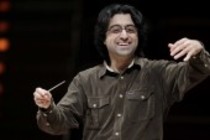Armenischer Dirigent Ruben Gazarian leitet das Wrttembergisches Kammerorchester Heilbronn in Begleitung des deutsch-franzsischen Violinisten Michael Barenboim in der Philharmonie Kln (© Thomas Brill)