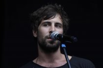 Deutsche Singer-Songwriter Max Giesinger gastiert auf seiner "Der Junge, der rennt"-Tour auf dem Kunst!Rasen Bonn-Gronau (© Thomas Brill)