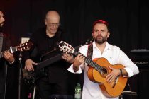 Französische Flamenco-Pop-Musikgruppe Gipsy Kings gastieren auf ihrer "Savor Famenco"-Tour Open Air am Tanzbrunnen Köln (&copy; Thomas Brill)