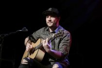Deutscher Pop-Sänger Thomas Godoj gastiert auf seiner "V'STÄRKER AUS!"-Tour in Die Kantine Köln (© Thomas Brill)