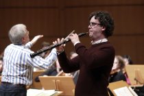 Britischer Oboist Tom Owen gastiert in Begleitung des Kölner Kammerorchester unter der Leitung des deutschen Dirigenten Reinhard Goebel in der Philharmonie Köln (© Thomas Brill)