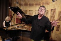 Deutsche Rezitator Lutz Görner gastiert in Begleitung der deutschen Pianistin Nadia Singer auf seiner "Ludwig van Beethoven - Sein Leben, seine Musik"-Tour im Belgischen Haus Köln (© Thomas Brill)