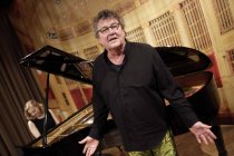Deutsche Rezitator Lutz Görner gastiert in Begleitung der deutschen Pianistin Nadia Singer auf seiner "Ludwig van Beethoven - Sein Leben, seine Musik"-Tour im Belgischen Haus Köln (© Thomas Brill)