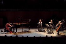 Kanadischer Musiker Chilly Gonzales gastiert in Begleitung des Kaiser Quartet in der Tonhalle Düsseldorf (© Thomas Brill)