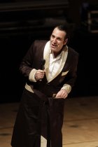 Kanadischer Musiker Chilly Gonzales gastiert in Begleitung des Kaiser Quartet in der Philharmonie Köln (© Thomas Brill)