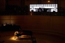 Kanadischer Musiker Chilly Gonzales gastiert auf seiner "Solo Piano III"-Tour in der Kölner Philharmonie (© Thomas Brill)