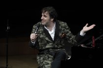Kanadischer Musiker Chilly Gonzales gastiert in Begleitung des Kaiser Quartet in der Philharmonie Köln (© Thomas Brill)