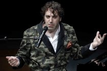 Kanadischer Musiker Chilly Gonzales gastiert in Begleitung des Kaiser Quartet in der Philharmonie Köln (© Thomas Brill)