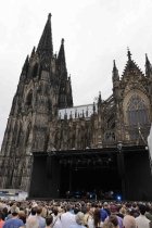 Kanadischer Musiker Chilly Gonzales gastiert auf seiner "Gonzo"-Tour auf dem Roncalliplatz in Köln (© Thomas Brill)
