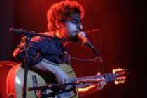 Schwedischer Sänger und Songwriter José González gastiert auf seiner "In Our Nature"-Tour auf der MS RheinEnergie Köln (© Thomas Brill)