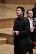 Italienische Tenor Vittorio Grigolo gastiert in Begleitung der Slowakische Sinfonietta unter der Leitung des itanienischen Dirigenten Daniele Rustioni in der Philharmonie Köln (© Thomas Brill)