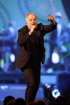 Deutsche Sänger Herbert Grönemeyer gastiert auf seiner "Tumult"-Tour in der Lanxess-Arena Köln (© Thomas Brill)