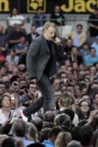 Deutsche Sänger Herbert Grönemeyer gastiert auf seiner "Schiffsverkehr"-Tour im RheinEnergieStadion Köln (© Thomas Brill)