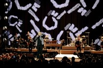 Deutsche Sänger Herbert Grönemeyer gastiert auf seiner "Das ist los"-Tour in der Lanxess-Arena Köln (© Thomas Brill)