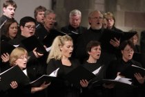 Kölner Konzertchor Gürzenich-Chor Köln unter der Leitung des deutschen Dirigenten Christian Jeub in der Kirche St. Georg (© Thomas Brill)