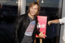 Französischer House-DJ David Guetta präsentiert sein neues Album "Nothing but the beat" auf dem LVR/Triangle Turm Köln (&copy; Thomas Brill)