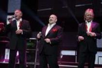Kölner Mundartgruppe De Höhner gastieren mit Dietmar Bär und Stefan Gwildis auf ihrer "Himmel Hoch High"-Tour in der Lanxess-Arena Köln  (© Thomas Brill)