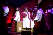 Queen Esther Marrow und The Harlem Gospel Singers mit Band gastieren auf ihrer Touching Spirit-Tournee im Musical Dome Köln (© Thomas Brill)