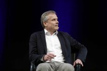 Deutscher Schriftsteller Axel Hacke und der Grünen-Politiker Boris Palmer diskutieren über den Anstand in schwierigen Zeiten im Rahmen der 18. lit.Cologne im Klaus-von-Bismarck-Saal des WDR-Funkhauses Köln (© Thomas Brill)