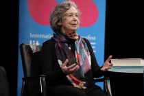 Deutsche Schriftstellerin Ulla Hahn liest aus ihrem Roman “Wir werden erwartet” im Rahmen der lit.COLOGNE SPEZIAL im Klaus-von-Bismarck-Saal des WDR-Funkhauses Köln (© Thomas Brill)