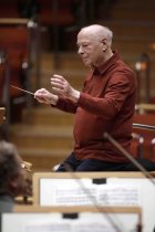 Niederländische Dirigent Bernard Haitink leitet das Symphonieorchester des Bayerischen Rundfunks in der Philharmonie Köln (&copy; Thomas Brill)
