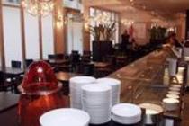 Müslüm Balaban ist der Inhaber des Kölner Cafe, Restaurant und Bar Hammerstein´s an der Ecke Ehrenstraße und Brinkgasse, Köln (© Thomas Brill)