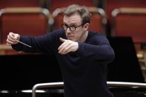 Britischer Dirigent Daniel Harding leitet das London Symphony Orchestra in der Philharmonie Köln (© Thomas Brill)