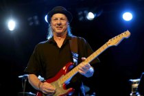 Amerikanische Musiker Jerry Harrison und Adrian Belew gastieren in Begleitung ihrer All-Star-Band auf ihrer "Remain in Light"-Tour im Carlswerk Victoria Köln (© Thomas Brill)