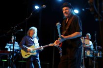 Amerikanische Musiker Jerry Harrison und Adrian Belew gastieren in Begleitung ihrer All-Star-Band auf ihrer "Remain in Light"-Tour im Carlswerk Victoria Köln (© Thomas Brill)