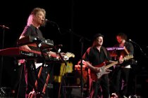 Amerikanische Musiker Jerry Harrison und Adrian Belew gastieren in Begleitung ihrer All-Star-Band auf ihrer "Remain in Light"-Tour im Carlswerk Victoria Köln (© Thomas Brill)