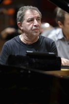 Französische Pianist Jean-François Heisser gastiert in Begleitung das Gürzenich-Orchester Köln unter der Leitung des französischen Dirigenten François-Xavier Roth in der Kölner Philharmonie (© Thomas Brill)
