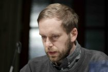 Deutsche Schriftsteller Heinz Helle liest aus seinem neuen Roman "Die Überwindung der Schwerkraft" im Literaturhaus Köln (&copy; Thomas Brill)