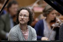 Deutsche Pianist Martin Helmchen gastiert in Begleitung der Dresdner Philharmonie unter der Leitung des deutschen Dirigenten Michael Sanderling in der Philharmonie Köln (&copy; Thomas Brill)
