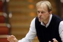 Deutscher Dirigent Thomas Hengelbrock leitet das Balthasar-Neumann-Ensemble in Begleitung der französischen Sopranistin Véronique Gens in der Kölner Philharmonie (© Thomas Brill)