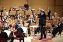 Spanische Dirigent Pablo Heras-Casado leitet das Anima Eterna Brugge im Rahmen der Eröffnung des Festival "FELIX!" in der Kölner Philharmonie (&copy; Thomas Brill)