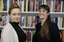 Deutsche Schriftstellerin Alina Herbing und Anabelle Assaf sprechen über Herbings Roman "Tiere, vor denen man Angst haben muss" im Literaturhaus Köln (© Thomas Brill)