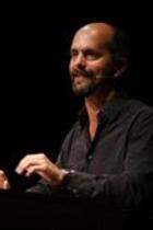 Deutscher Schauspieler Christoph Maria Herbst liest auf seiner Lesetour aus dem Bestseller "Millionär" des Kölner Autors Tommy Jaud im Theater am Tanzbrunnen Köln (© Thomas Brill)