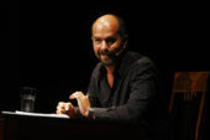 Deutscher Schauspieler Christoph Maria Herbst liest auf seiner Lesetour aus dem Bestseller "Millionär" des Kölner Autors Tommy Jaud im Theater am Tanzbrunnen Köln (© Thomas Brill)