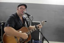 Kölner Musiker Björn Heuser un Fründe gastiert bei "Kölle singt" am 02. Oktober 2016 in der Lanxess-Arena Köln (&copy; Thomas Brill)