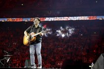 Kölner Musiker Björn Heuser un Fründe gastieren bei "Kölle singt" in der Lanxess-Arena Köln (© Thomas Brill)
