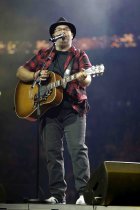 Kölner Musiker Björn Heuser un Fründe gastieren bei "Kölle singt" in der Lanxess-Arena Köln (&copy; Thomas Brill)