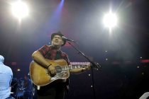 Kölner Musiker Björn Heuser un Fründe gastieren bei "Kölle singt" in der Lanxess-Arena Köln (&copy; Thomas Brill)