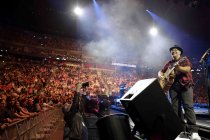 Kölner Musiker Björn Heuser un Fründe gastieren bei "Kölle singt" in der Lanxess-Arena Köln (&copy; Thomas Brill)