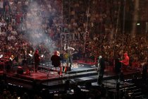Kölner Musiker Björn Heuser un Fründe gastieren bei "Kölle singt" in der Lanxess-Arena Köln (&copy; Thomas Brill)