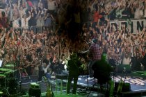 Kölner Musiker Björn Heuser un Fründe gastieren bei "Kölle singt" in der Lanxess-Arena Köln (&copy; Thomas Brill)