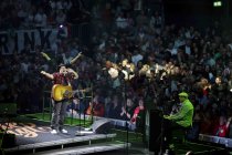 Kölner Musiker Björn Heuser un Fründe gastieren bei "Kölle singt" in der Lanxess-Arena Köln (&copy; Thomas Brill)